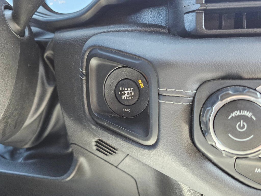 Used 2025 Jeep Wrangler Unlimited Rubicon AWD/4WD image 28