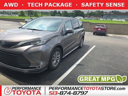 Used 2022 Toyota Sienna XLE AWD/4WD image 1