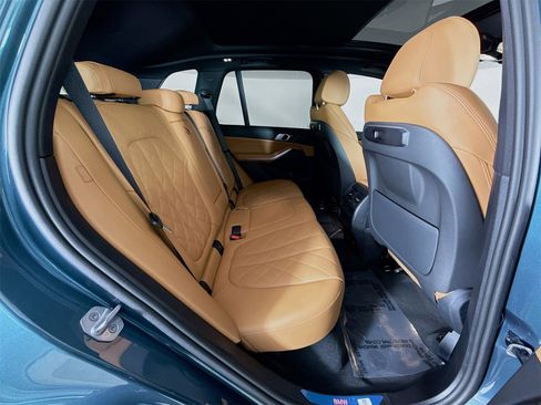 Used 2025 BMW X5 xDrive50e w/ Parking Assistance Package image 28