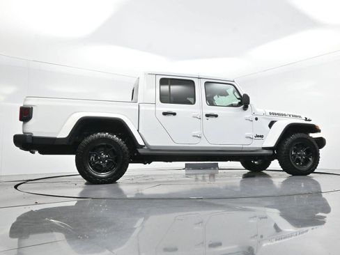 Used 2025 Jeep Gladiator Sport AWD/4WD image 45