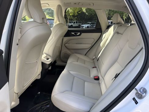 Used 2023 Volvo XC60 B5 Core w/ Climate Package FWD image 32