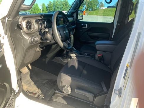 Used 2022 Jeep Wrangler Unlimited Sport AWD/4WD image 24