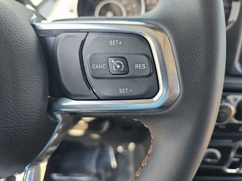 Used 2023 Jeep Gladiator Overland image 16