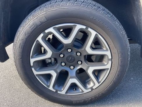 Used 2025 RAM 1500 Laramie image 17