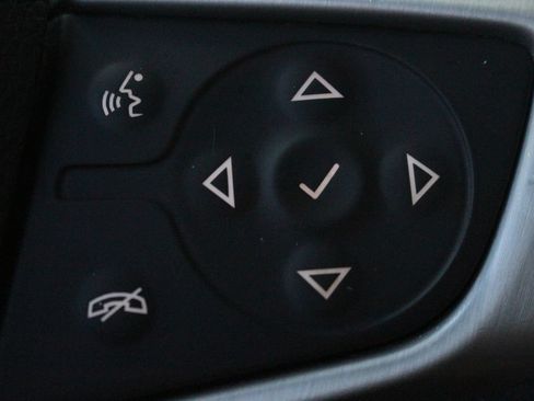 Used 2018 GMC Acadia SLE FWD image 23