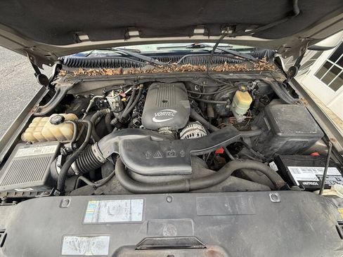 Used 2002 Chevrolet Suburban Z71 image 15