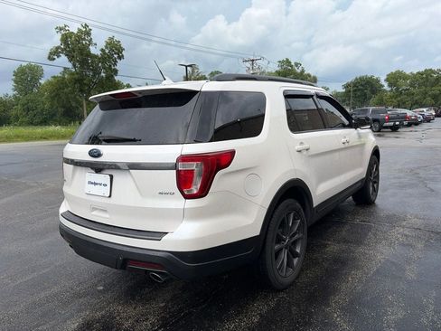 Used 2018 Ford Explorer XLT w/ Equipment Group 202A AWD/4WD image 4