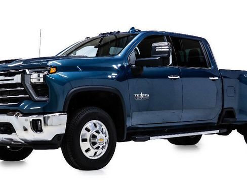 Used 2025 Chevrolet Silverado 3500 LTZ w/ LTZ Texas Edition image 2