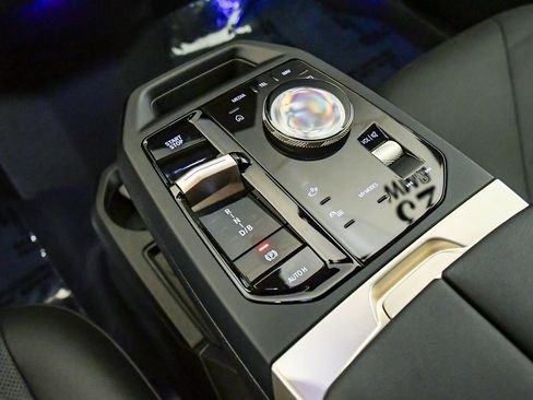 Used 2023 BMW iX xDrive50 w/ Sport Package AWD/4WD image 19