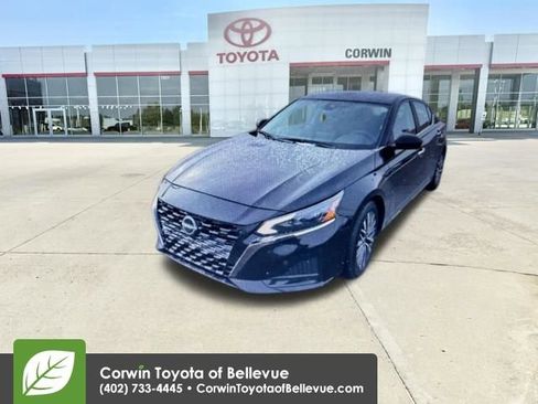 Used 2025 Nissan Altima 2.5 SV image 2