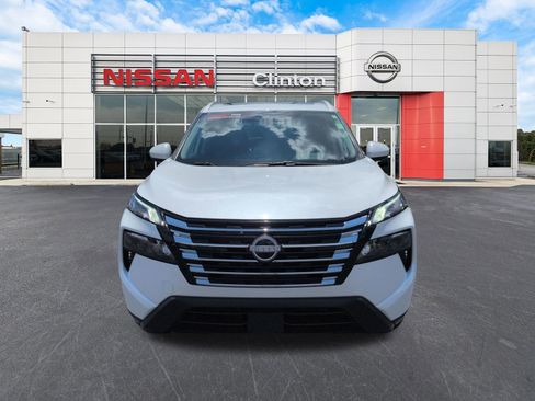 Used 2025 Nissan Rogue SV w/ SV Premium Package FWD image 8