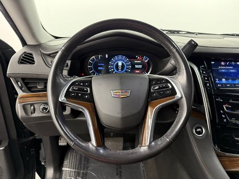 Used 2020 Cadillac Escalade Luxury w/ Escalade Sport Edition image 22