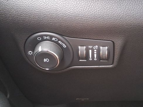 Certified 2022 Jeep Compass Trailhawk w/ Sun and Sound Group AWD/4WD image 23