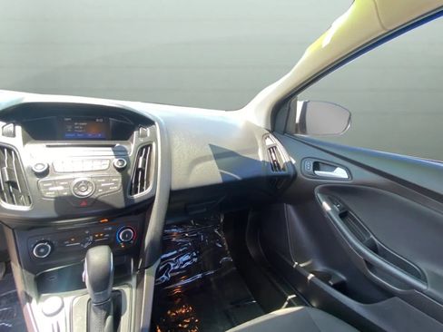 Used 2017 Ford Focus SE FWD image 31