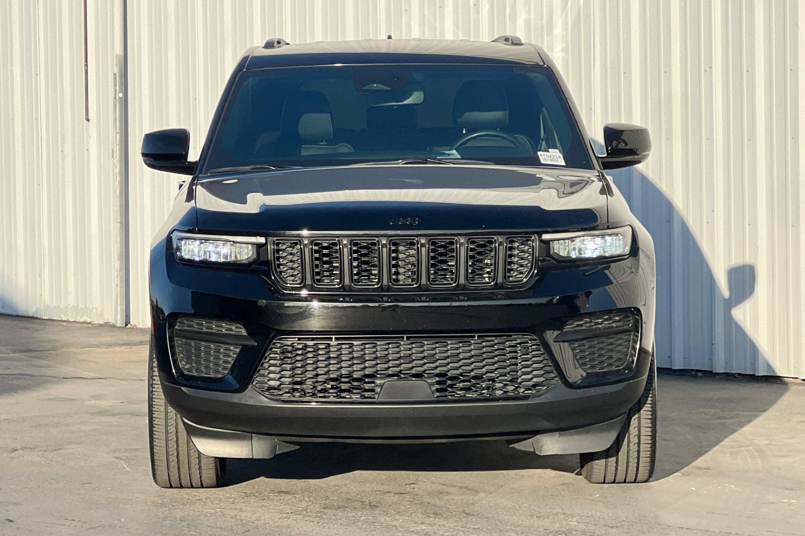 Used 2023 Jeep Grand Cherokee Altitude AWD/4WD image 12