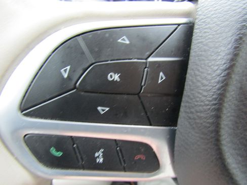 Used 2021 Chrysler Pacifica Limited w/ Uconnect Theater Family Group image 28