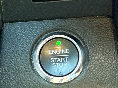 Used 2017 Ford F150 Platinum w/ Equipment Group 701A Luxury image 9