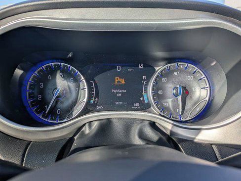 Certified 2025 Chrysler Pacifica Select image 22