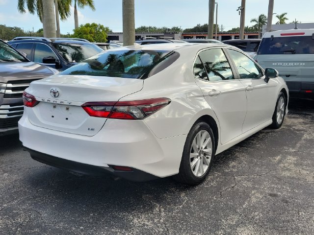 Used 2022 Toyota Camry LE FWD image 3