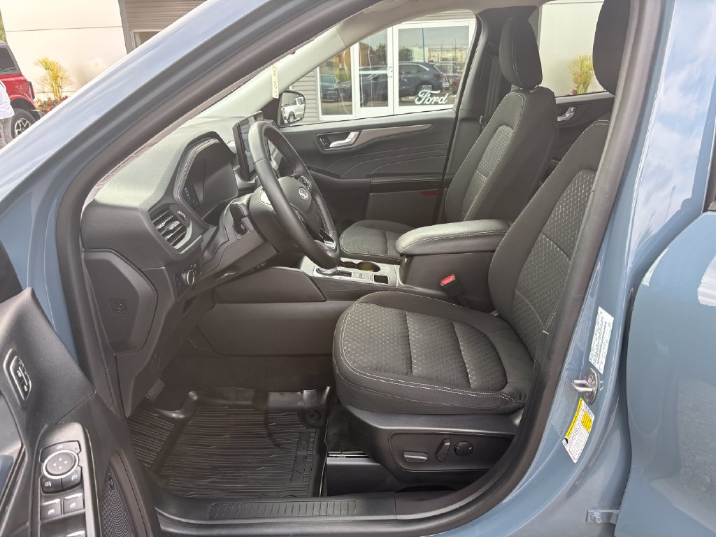 Used 2023 Ford Escape Active w/ Tech Pack #2 AWD/4WD image 11