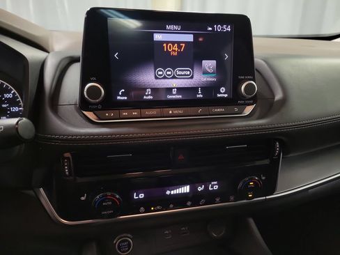 Used 2022 Nissan Rogue SV w/ SV Premium Package FWD image 14