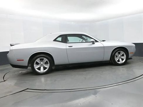 Used 2023 Dodge Challenger SXT image 4