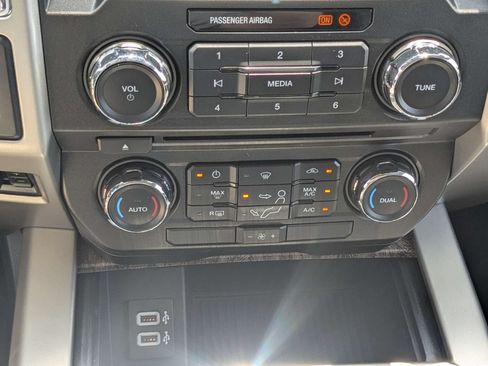 Used 2017 Ford F250 Lariat w/ Chrome Package RWD image 25