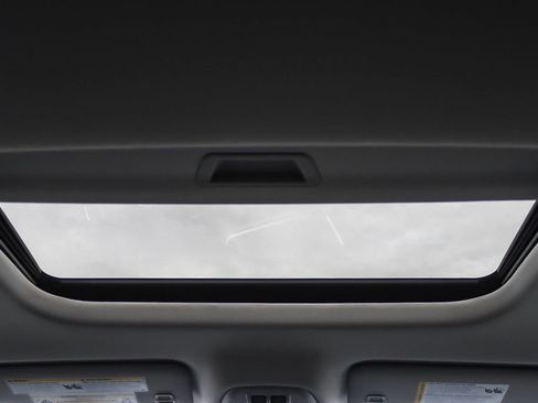 New 2026 Chevrolet Trax LT w/ Sunroof Package image 15