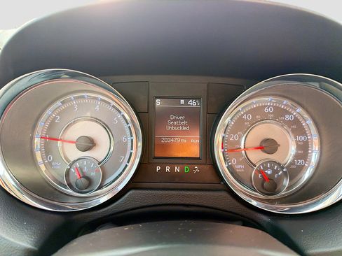 Used 2013 Chrysler Town & Country Touring FWD image 15