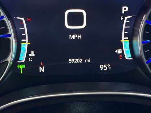 Used 2018 Chrysler Pacifica Touring-L Plus FWD image 31