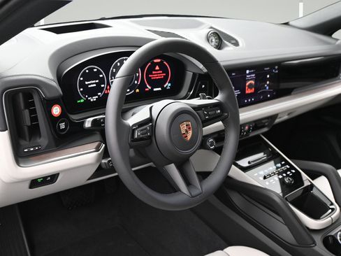 Certified 2026 Porsche Cayenne Coupe AWD/4WD image 5