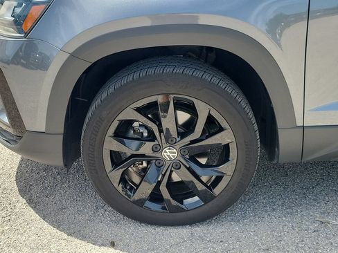 Certified 2024 Volkswagen Taos SE w/ Panoramic Sunroof Package FWD image 12