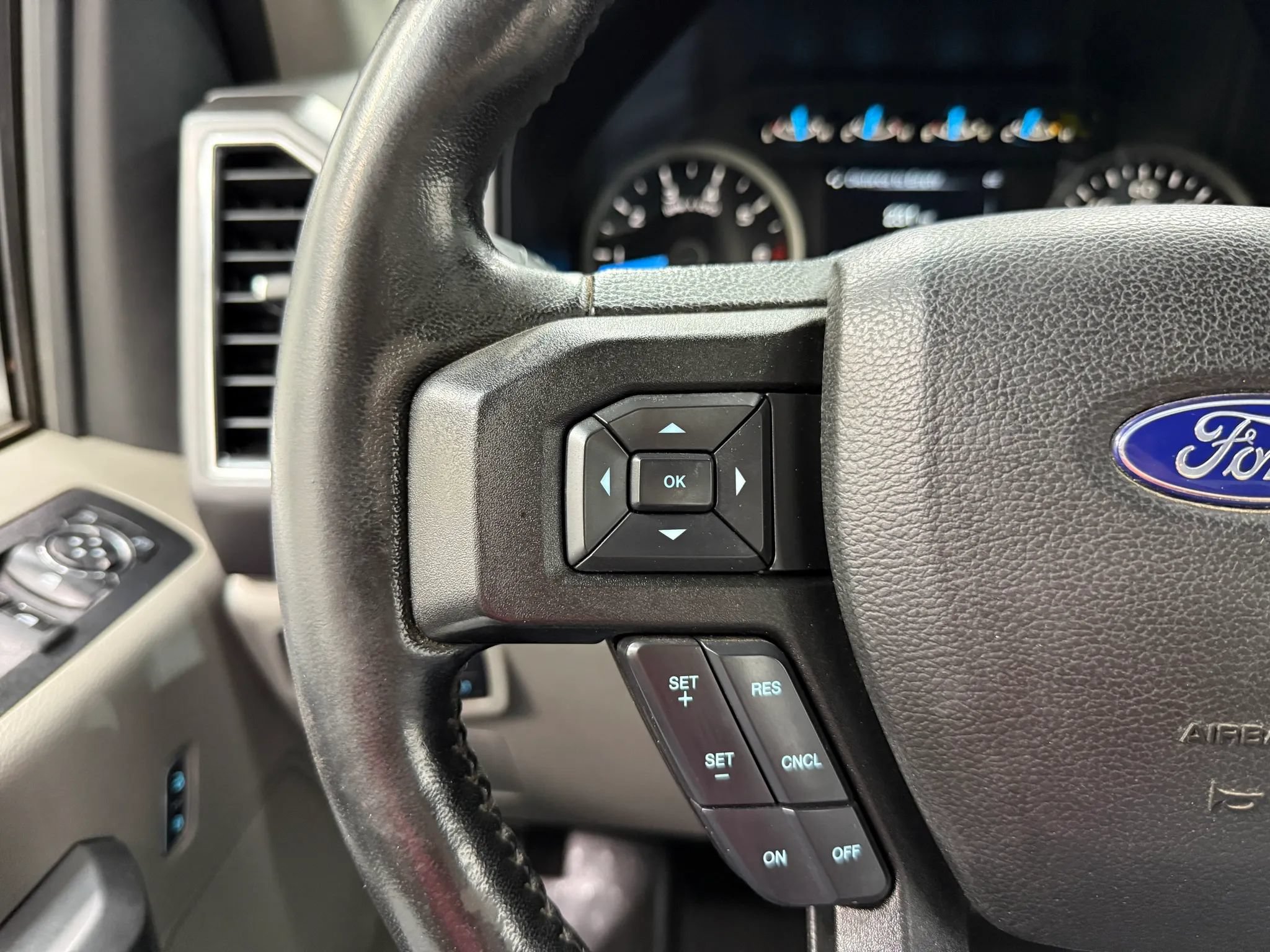 Used 2017 Ford F150 XLT w/ Equipment Group 302A Luxury AWD/4WD image 29