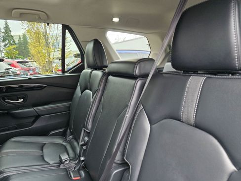 Used 2024 Honda Pilot Touring image 19
