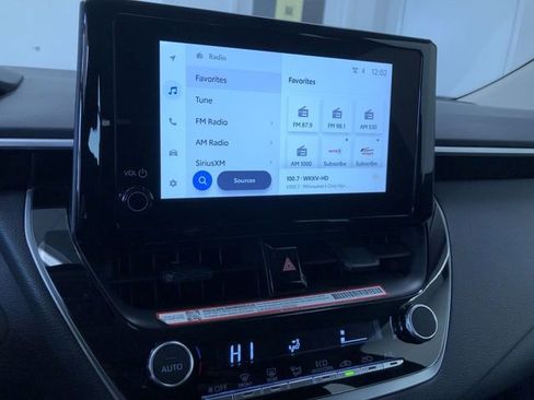 Certified 2025 Toyota Corolla LE image 28