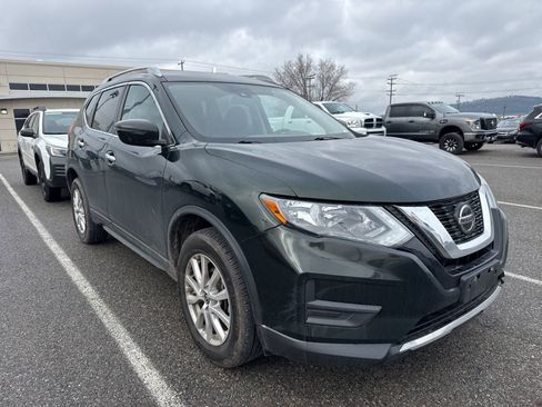 Used 2020 Nissan Rogue SV image 3