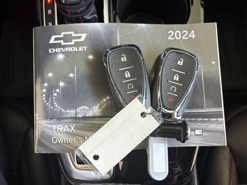 Certified 2024 Chevrolet Trax RS w/ Sunroof Package image 35