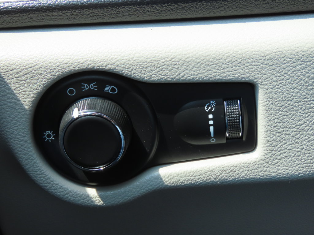 Used 2018 Chrysler Pacifica L FWD image 54