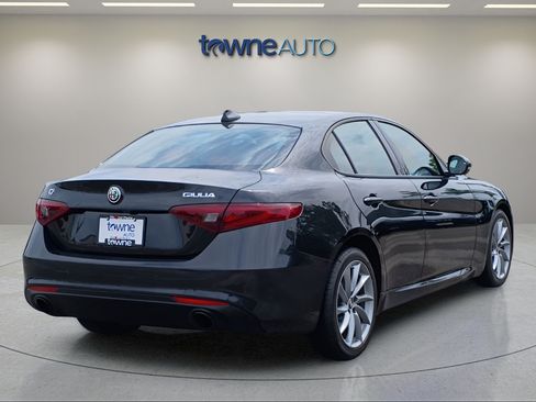 Used 2022 Alfa Romeo Giulia Sprint AWD/4WD image 5