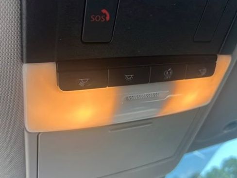 Used 2022 Nissan Rogue SV FWD image 18