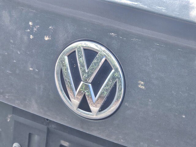 Used 2019 Volkswagen Jetta SEL w/ Cold Weather Package FWD image 9
