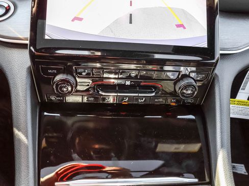 New 2025 Jeep Grand Cherokee Limited w/ Black Appearance Package image 20