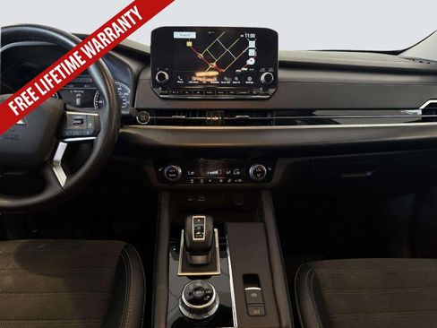 Used 2024 Mitsubishi Outlander FWD image 25