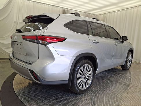 Used 2023 Toyota Highlander Platinum AWD/4WD image 28