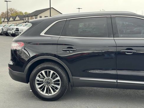 Used 2023 Lincoln Nautilus AWD w/ Premium Package image 12