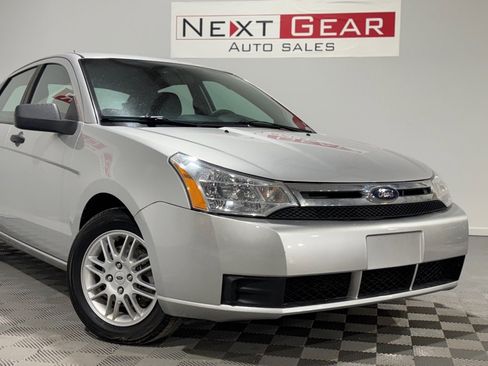 Used 2010 Ford Focus SE image 5
