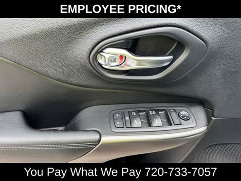 Used 2019 Jeep Cherokee Latitude w/ Cold Weather Group AWD/4WD image 12