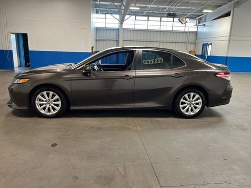 Used 2018 Toyota Camry LE FWD image 6