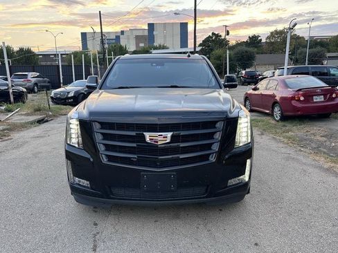 Used 2017 Cadillac Escalade Luxury AWD/4WD image 9