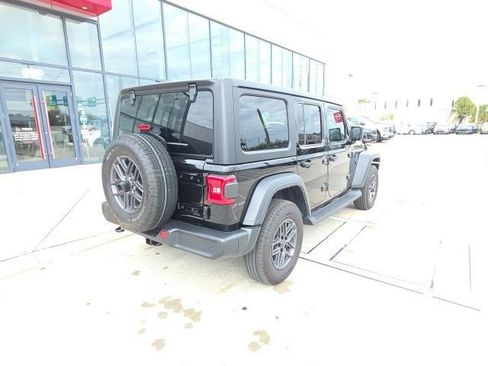 Used 2024 Jeep Wrangler Sport S image 5